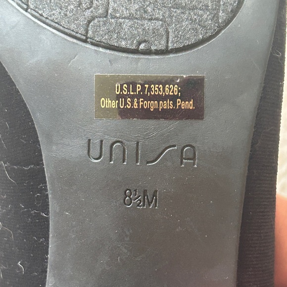 Unisa Black Velvet Strapped Pumps Size 8.5 - Picture 4 of 5
